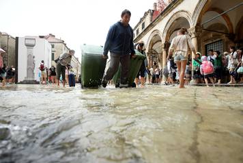 Dubrovnik: Obilna kiÅ¡a poplavila Stradun