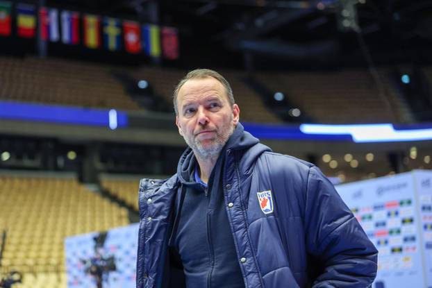 Herning: Dru&zcaron;enje igra&ccaron;a s novinarima u Jyske Bank Boxen Areni