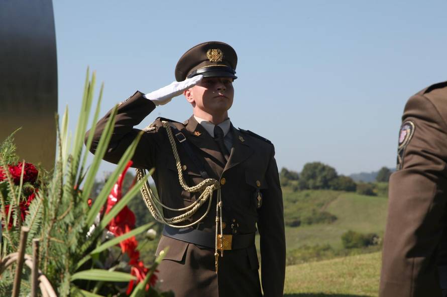 Hrvatska Kostajnica: ObiljeÅ¾avanje 28. obljetnice pogibije ratnog reportera Gordana Lederera