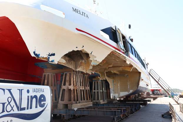 Ošte?eni katamaran Melita dotegljen u šibensko brodogradilište Iskra