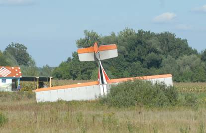 Mladići u Zagorju htjeli ukrasti avion, udarili u grmlje i pobjegli