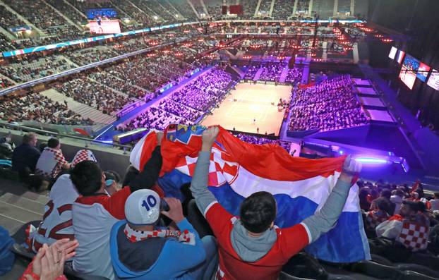 Lille: Navija?i na stadionu tijekom 2. me?a finala Davis Cupa  izme?u Jo-Wilfreda Tsonga i Marina ?ili?a