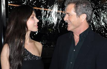 Oksanini odvjetnici: Mel Gibson škrtari na kćerkici