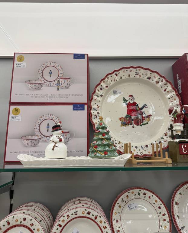 FOTO Trgovci su izvukli božićne ukrase! Pogledajte što se nudi, snježne kugle idu i za 74 eura...