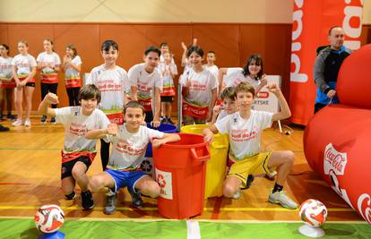 U Karlovcu počela 28. sezona Sportskih igara mladih, djeca se natjecala razvrstavajući otpad