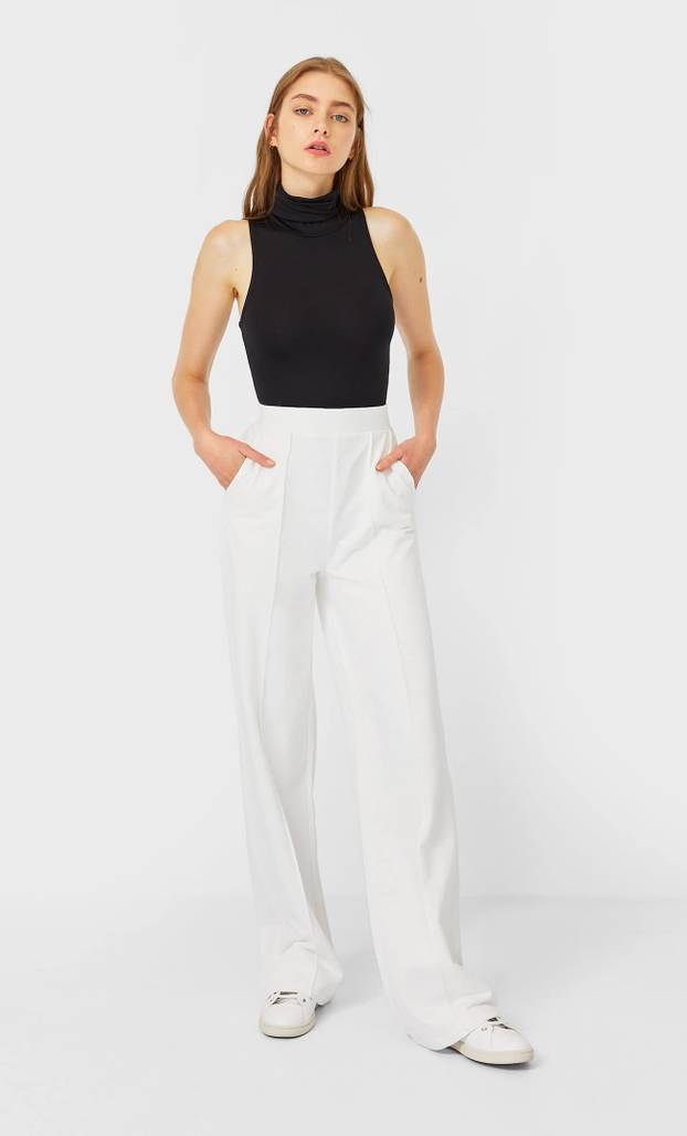 Važno ju je imati: Klasična crna majica u 10 bazičnih varijanti