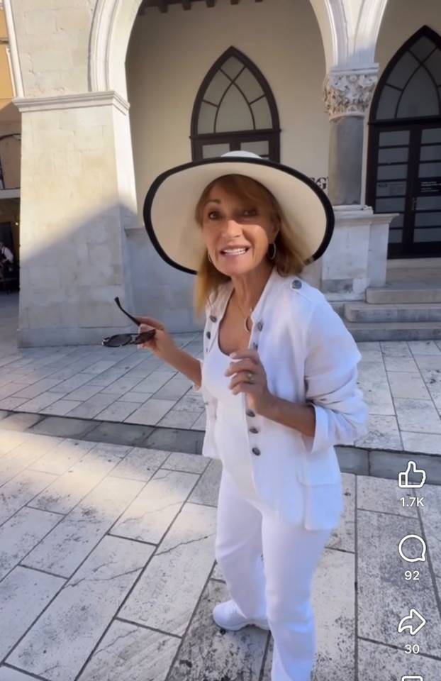 FOTO Od Jamesa Bonda do Splita: Žena vrač Jane Seymour oduševila figurom u 76. godini