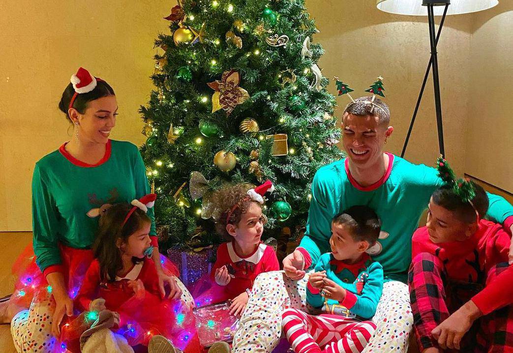 Ronaldo je oduševio u pidžami: S Georginom je čestitao Božić...