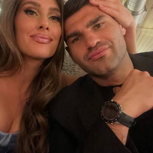 FOTO Ovo je ljepotica koja je osvojila srce Filipa Hrgovića. Od početka stoji uz 'El Animala'...