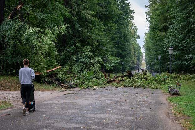 Zagreb: Posljedice noćašnjeg nevremena u parku Maksimir