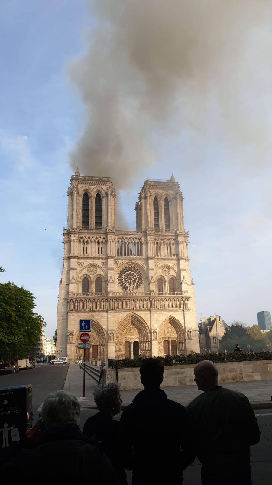 Požar u Notre Dame: 'Najgore je prošlo, crkva se neće srušiti'