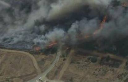 Evakuiraju stanovnike zbog šumskog požara koji se širi