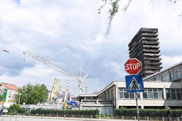 Zagreb: Kod Vjesnikovog nebodera počela je montaža velikog krana dizalice