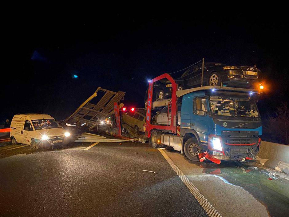 Snimka: Nova nesreća na A3! Ograda probila kabinu vozača