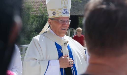 Nadbiskup Hranić: Djeca se ne rađaju zbog komotnih roditelja