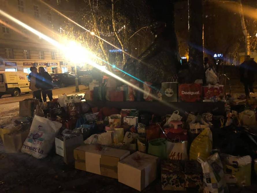 Mališanima u Glini ipak stižu darovi, prikupili ih dobri ljudi