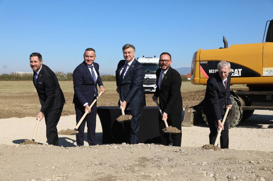 Svečano otvaranje gradilišta budućeg kampa Hrvatskog nogometnog saveza u Velikoj Gorici