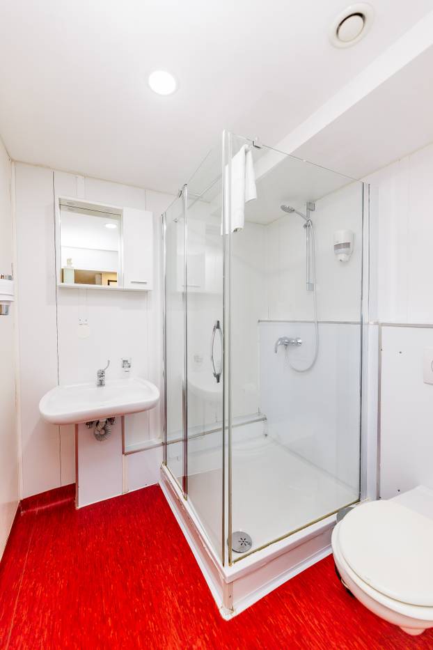 FOTO Zavirite u prvi brod-hotel u Hrvatskoj: Noćenje na ovom brodu u Rijeci ima posebnu čar