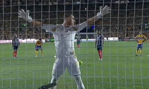 VIDEO Ovo se može vidjeti samo u Meksiku! Pogledajte što radi golman dok Ramos puca penal