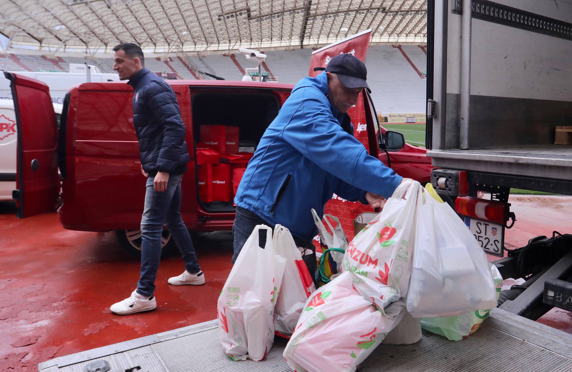 Na Poljudu uručena donacija humanitarne akcije "Tone hrane za splitske beskućnike"