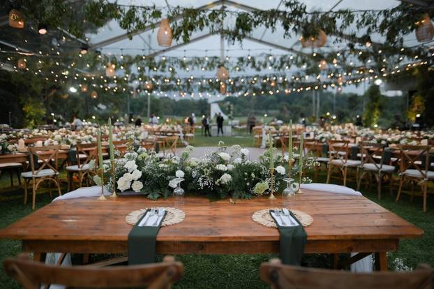 Outdoor,Wedding,Decoration,For,Private,Party,With,Hanging,Lamps