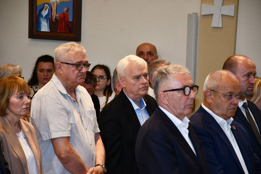 'Hvala dragome Bogu, naša župa je dobila moći sv. Ante iz Padove i svetog pape Pia X.'