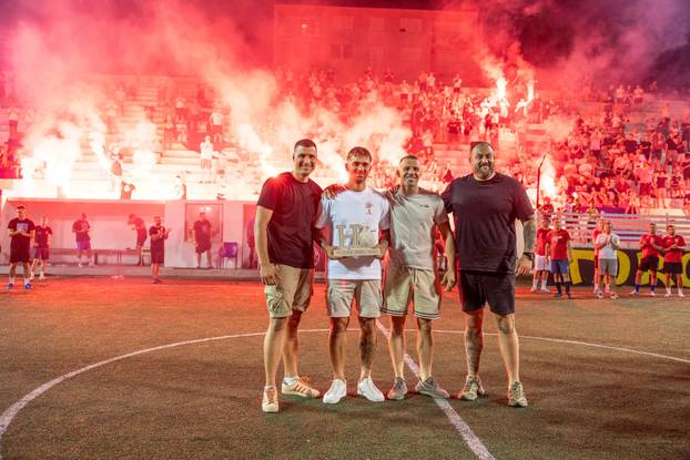 FOTO Skandal u Splitu: Torcida bakljama prvog gađala Livaju pa zasula i ostale hajdukovce!