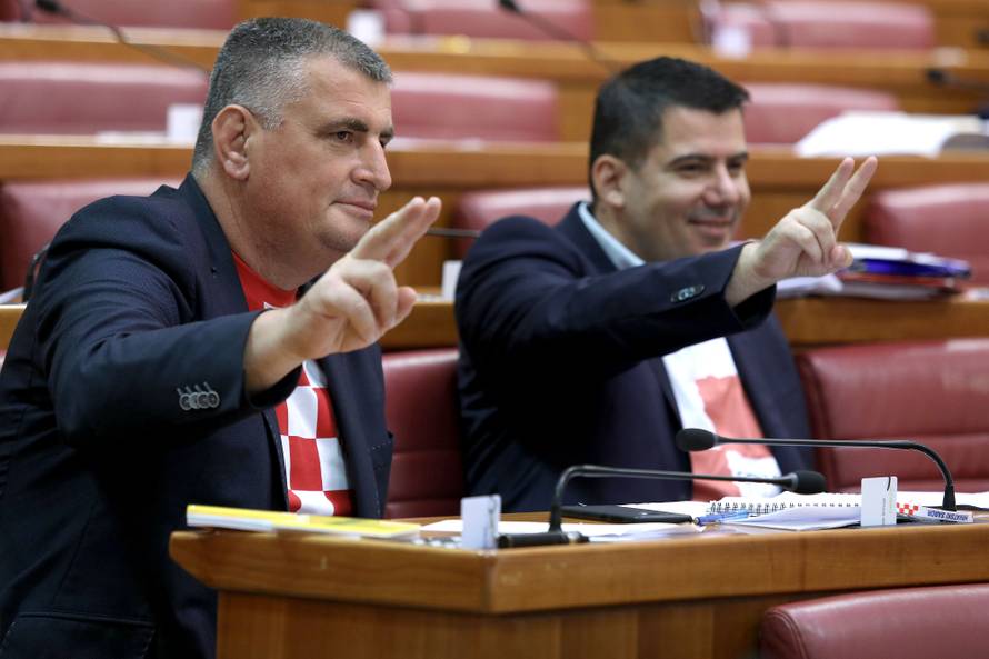 Zagreb: NavijaÄka strana saborskih zastupnika