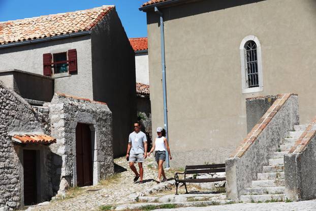 Lubenice, mjesto na Cresu s dva stanovnika