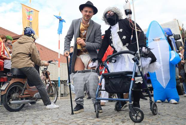 Velika povorka maskiranih grupa na 200. Samoborskom fašniku