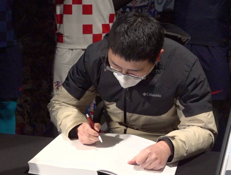 Kinez se upisao u knjigu žalosti: Ćirin šarm i njegova osobnost će zauvijek biti u našem sjećanju...