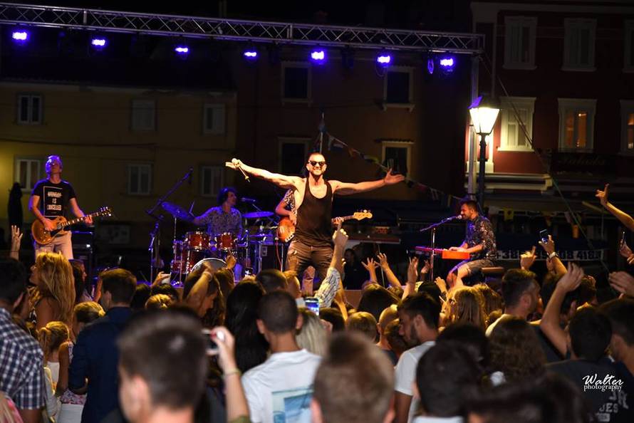 Na otoku Cresu  nastala opća histerija za Lukom Nižetićem