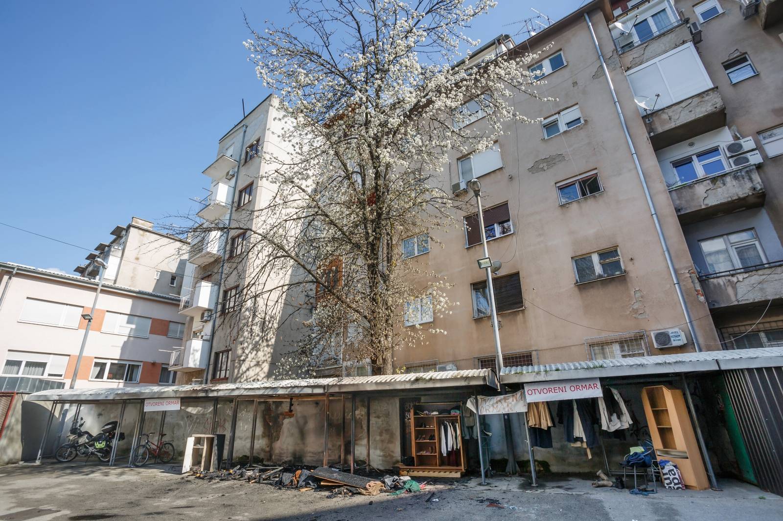 Zagreb: Zapaljen otvoreni ormar u kojem su graÄani ostavljali odjeÄu onima kojima je potrebna
