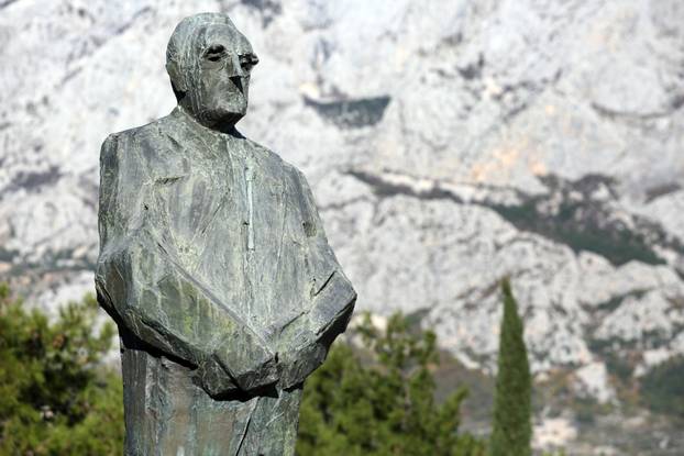 Makarska: Spomenik prvom hrvatskom predsjedniku Franji TuÄmanu