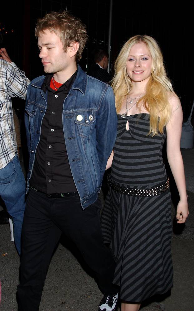 Bizarna teorija: 'Avril Lavigne je godinama mrtva, ima dvojnicu'