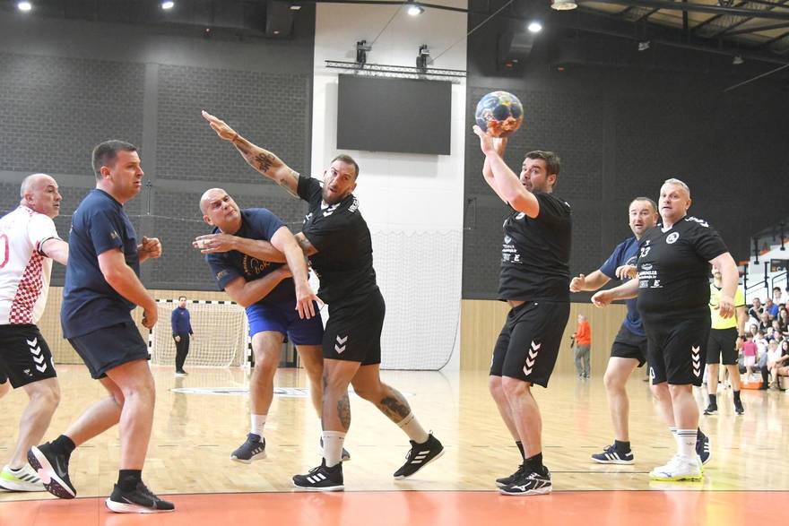 Na atraktivnom BOK turniru igrali glumci, političari te rukometni veterani