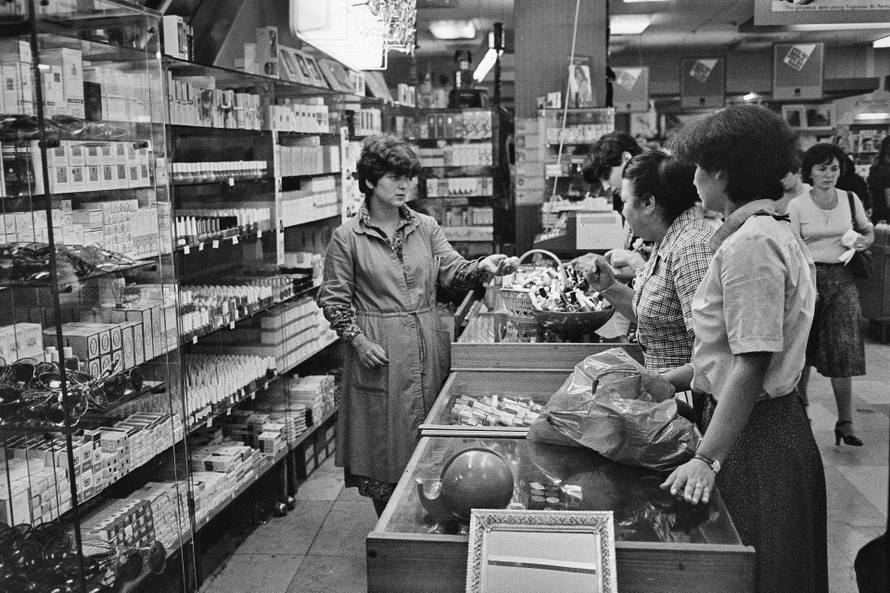 Zagreb: Kupovina u robnoj kući Nama na Kvaternikovom trgu u srpnju 1979. godine