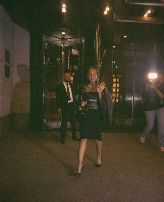 Ronaldova Georgina izbacila grudi pa ih obuzdavala remenom i slasno jela pizzu