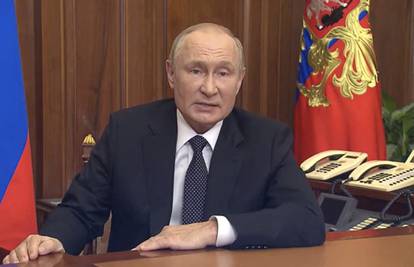 Putin se tijekom obraćanja objema rukama držao za stol: Je li mu se pogoršalo zdravlje?