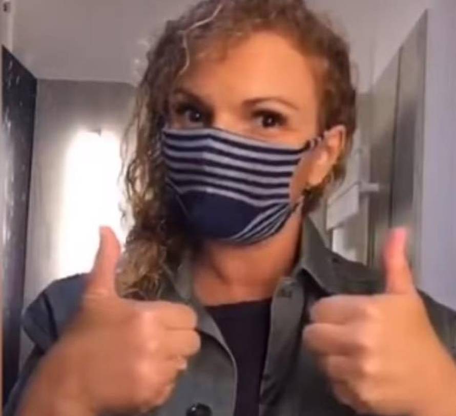 Čarapa u 5 koraka i bez šivanja može postati praktična maska