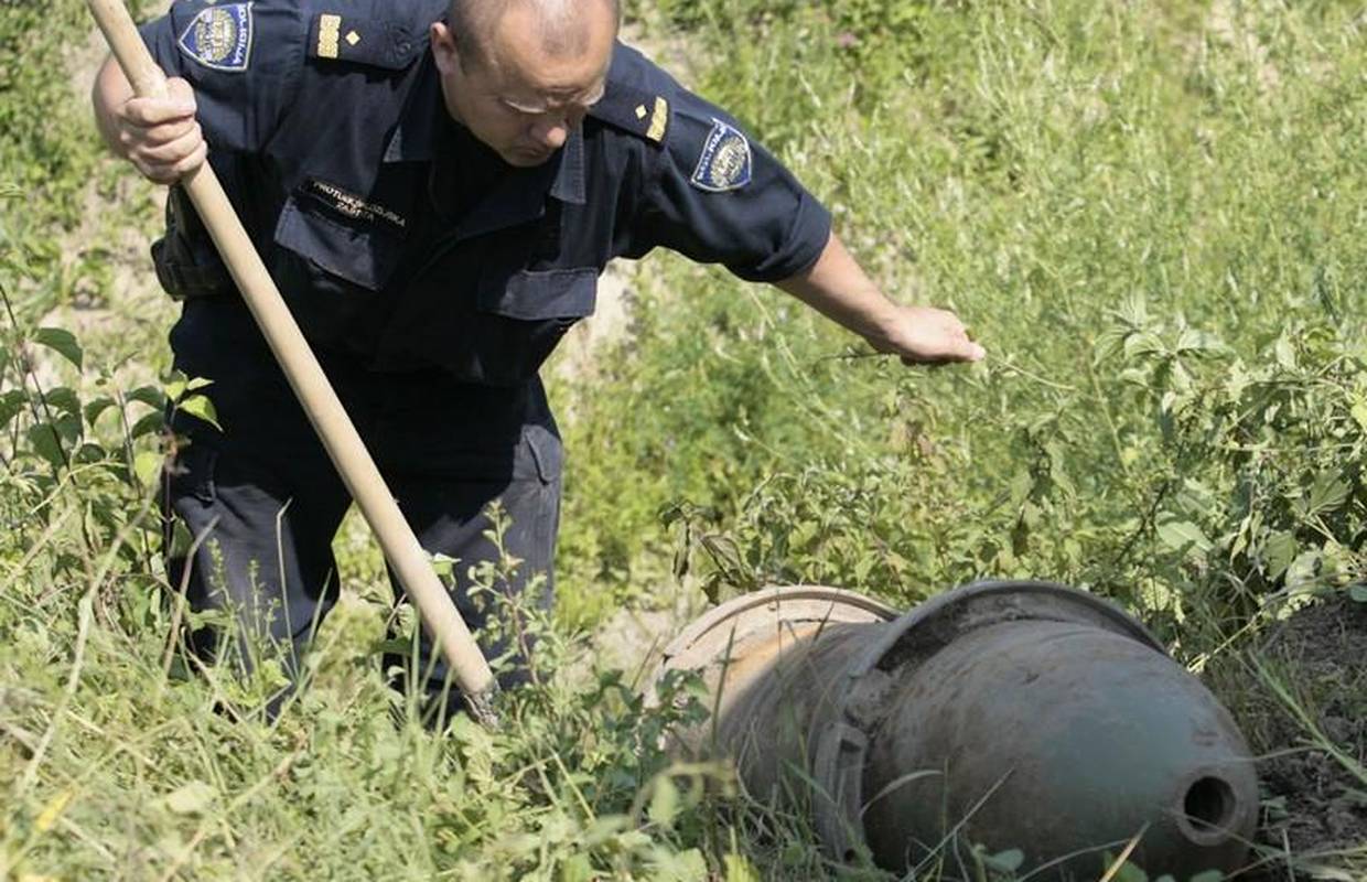 Obrađivao zemlju te našao 'krmaču' od 225 kilograma