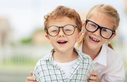 Djetetov vid treba provjeravati i kod kuće, a preporuka je da se na pregled ide svakih 6 mjeseci