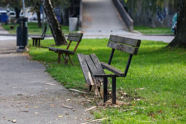 Zagreb: Klupica na Savici koja je raznesena jakim pirotehničkim sredstvom