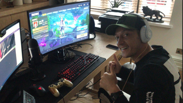 Özil ne igra nogomet zato što po 5 sati dnevno igra Fortnite