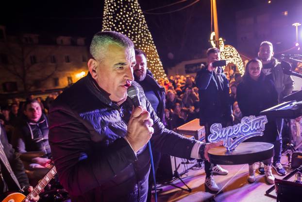 Sinj: Miro Bulj sa sugrađanima dočekao pobjednicu Supertalenta  Hanu Ivković