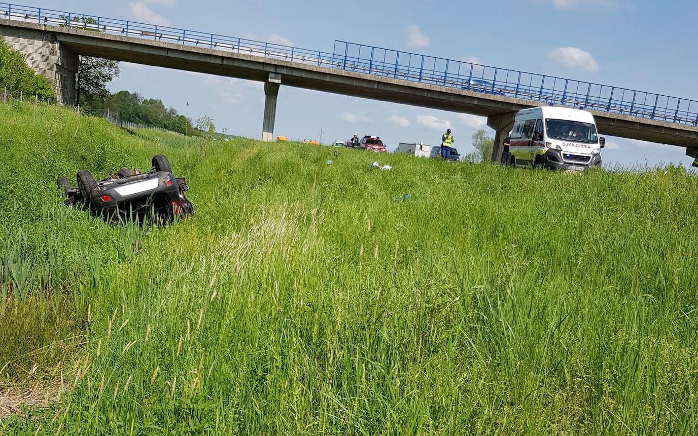 Teška nesreća na autocesti A3: Prevrnuli su se, poginula žena
