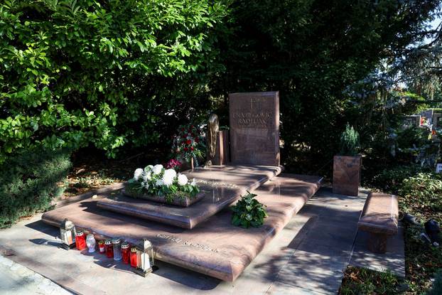 Zagreb: Svi sveti groblja poznatih osoba