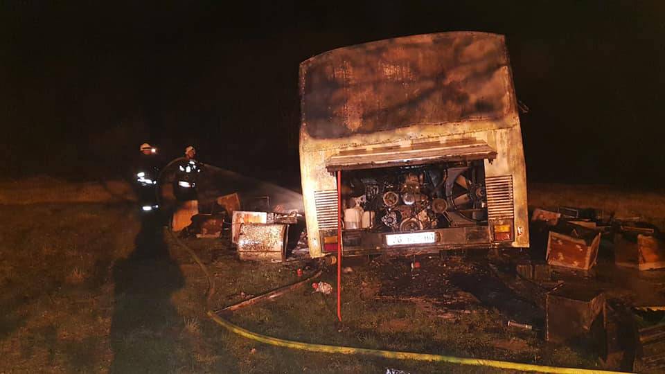 Vario je autobus s košnicama pa se zapalio: Jedva preživio...