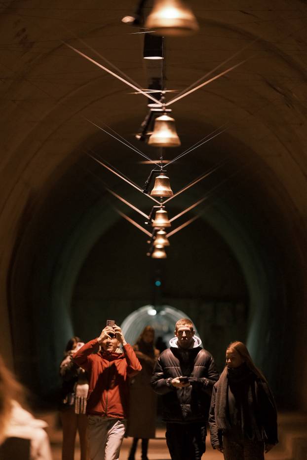 Advent u Zagrebu 2025., instalacija "Zvone zvona" u Tunelu Grič