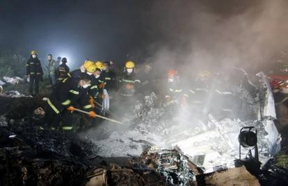 Iz aviona koji se srušio u Kini izvukli 49 preživjelih
